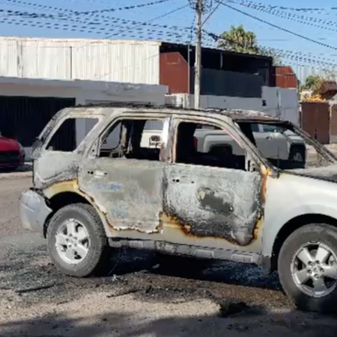 Corto Circuito Provoca Incendio y Pérdida Total de Una Camioneta en Hermosillo